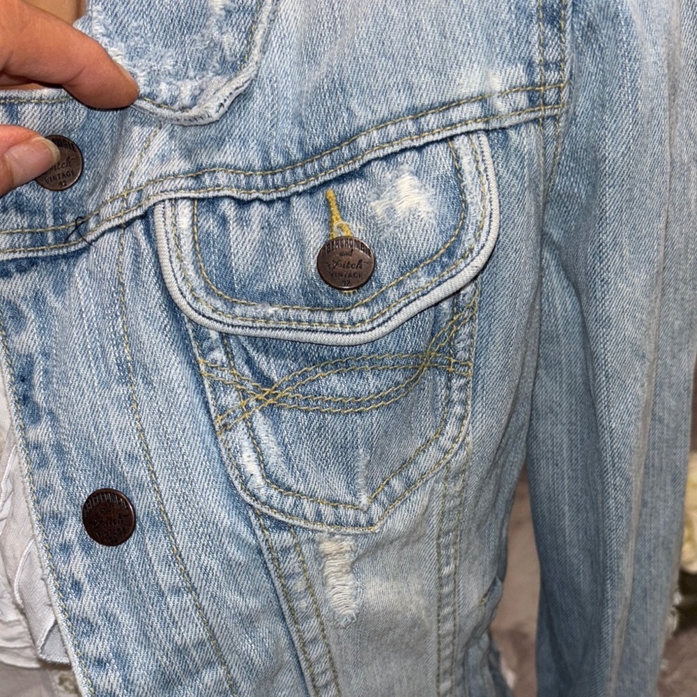 Y2K vintage Abercrombie & Fitch trucker distressed Light Blue Denim Jacket - Picture 8 of 16
